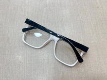 Carregar imagem no visualizador da galeria, Oculos Marilia Mendonça Branco e Preto Quadrado Grande