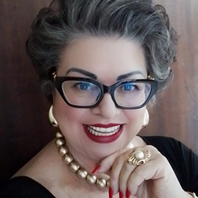 Carregar imagem no visualizador da galeria, Armação Gatinho Retangular Preta Haste Dourada Estilo Corrente Exótica