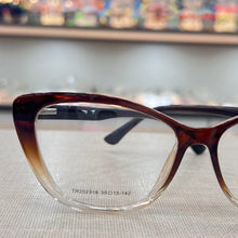 Carregar imagem no visualizador da galeria, Armação Renata Vasconcellos Gatinha Marrom Degrade Linda