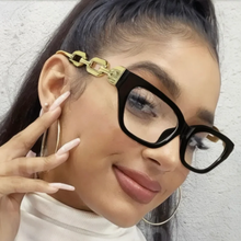 Carregar imagem no visualizador da galeria, Armação Gatinho Retangular Preta Haste Dourada Estilo Corrente Exótica