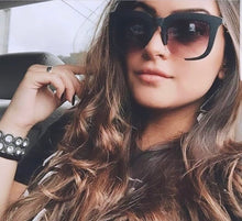 Carregar imagem no visualizador da galeria, Oculos de sol Preto Vazado Quadrado Grande Degrade