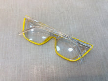 Carregar imagem no visualizador da galeria, Armacao Gatinha Exclusiva Transparente com detalhe Amarelo