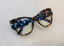 Carregar imagem no visualizador da galeria, Óculos de grau Marrom Oncinha Grande Haste bem Grossa