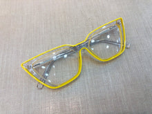 Carregar imagem no visualizador da galeria, Armacao Gatinha Exclusiva Transparente com detalhe Amarelo