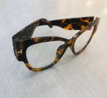 Carregar imagem no visualizador da galeria, Óculos de grau Marrom Oncinha Grande Haste bem Grossa