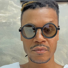 Carregar imagem no visualizador da galeria, Oculos Redondo Lentes Mudam de cor Fotógrafo Preto