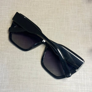 Oculos de sol Odete Rotman Preto Quadrado Clássico Elegante