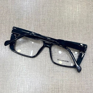 Armacao Quadrada Elegante Preto e Branco