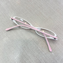 Carregar imagem no visualizador da galeria, Oculos Leitura Pequeno Rosa e Branco Oval