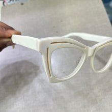 Carregar imagem no visualizador da galeria, Oculos Branco Raro Acetato Tamanho Médio
