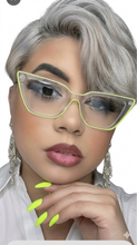 Carregar imagem no visualizador da galeria, Óculos Transparente Verde Neon Sua Versão Mais Sofisticada