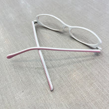 Carregar imagem no visualizador da galeria, Oculos Leitura Pequeno Rosa e Branco Oval