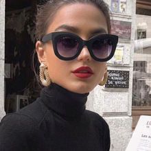 Carregar imagem no visualizador da galeria, Oculos de sol Feminino Preto Fosco Grande Modelo Marta
