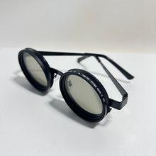 Carregar imagem no visualizador da galeria, Oculos Redondo Lentes Mudam de cor Fotógrafo Preto