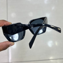 Carregar imagem no visualizador da galeria, Oculos de sol Odete Rotman Preto Quadrado Clássico Elegante