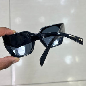 Oculos de sol Odete Rotman Preto Quadrado Clássico Elegante