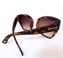 Carregar imagem no visualizador da galeria, Oculos de sol oncinha formato gatinho feminino Glamour - OFSGATOA1
