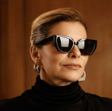 Carregar imagem no visualizador da galeria, Oculos de sol Odete Rotman Preto Quadrado Clássico Elegante