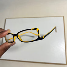 Carregar imagem no visualizador da galeria, Oculos Leitura Pequeno Amarelo Retangular Minimalista e Elegante