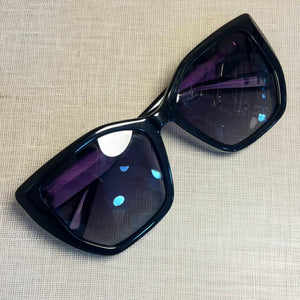 Oculos de sol Odete Rotman Preto Quadrado Clássico Elegante