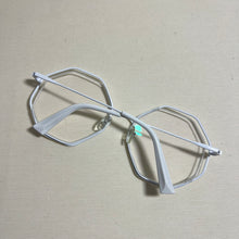 Carregar imagem no visualizador da galeria, Oculos Octagonal Branco Presença Sofisticada Grande