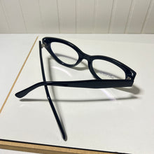 Carregar imagem no visualizador da galeria, Armacao Retro Preto Discreta mas alto nível