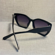 Carregar imagem no visualizador da galeria, Oculos de sol Odete Rotman Preto Quadrado Clássico Elegante