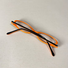Carregar imagem no visualizador da galeria, Armação Para Leitura Pequena Preta e Laranja Oval