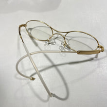 Carregar imagem no visualizador da galeria, Óculos Pequeno Oval Metal Dourado Virgínia