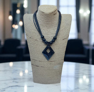 Colar Artesanal Pedra Preta Fio Encerado Minimalista