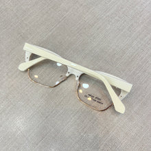 Carregar imagem no visualizador da galeria, Oculos Feminino Branco Miranda Encaixe Perfeito