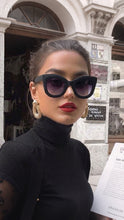 Carregar imagem no visualizador da galeria, Oculos de sol Feminino Preto Fosco Grande Modelo Marta