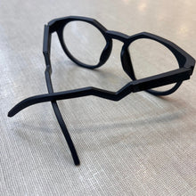 Carregar imagem no visualizador da galeria, Oculos para grau HSTN Redondo Preto Fosco Haste Trabalhada