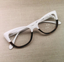 Carregar imagem no visualizador da galeria, Oculos Gatinho Branco Duas Cores Acetato Lindo Minimalista