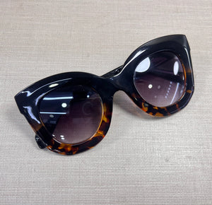 Oculos de Sol Modelo Marta  Haste Grossa Metade Onça