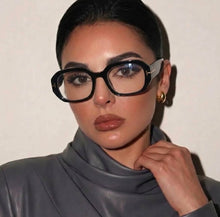 Carregar imagem no visualizador da galeria, Oculos Preto Oval Sua Versão Mais Sofisticada