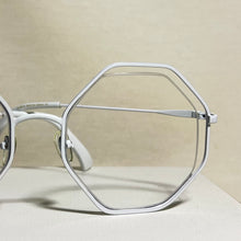 Carregar imagem no visualizador da galeria, Oculos Octagonal Branco Presença Sofisticada Grande