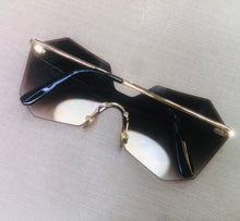 Carregar imagem no visualizador da galeria, Oculos de sol Feminino Marrom Lentes Degrade Moda Praia