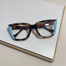 Carregar imagem no visualizador da galeria, Armação Scarlet Marrom Detalhes Tiffany