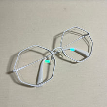 Carregar imagem no visualizador da galeria, Oculos Octagonal Branco Presença Sofisticada Grande