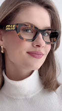Carregar imagem no visualizador da galeria, Óculos Feminino Marrom Tendencia Haste Grossa Personalidade
