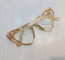 Carregar imagem no visualizador da galeria, Oculos Ternura Formato Coração Dourado Transparente