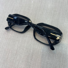 Carregar imagem no visualizador da galeria, Oculos Preto Oval Sua Versão Mais Sofisticada