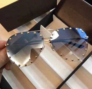 Oculos de sol Louis Vuitton Aviador detalhes dourado - OFSAVIDO1