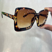 Carregar imagem no visualizador da galeria, oculos katrine Brown quadrado tartaruga oncinha grande Bem Grande