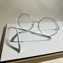 Carregar imagem no visualizador da galeria, Oculos Octagonal Branco Presença Sofisticada Grande