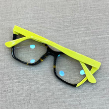 Carregar imagem no visualizador da galeria, Armacao Latyfa Verde limao Tartaruga Acetato