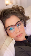 Carregar imagem no visualizador da galeria, Oculos de grau Renata Vasconcelos Gatinho Grande Resistente