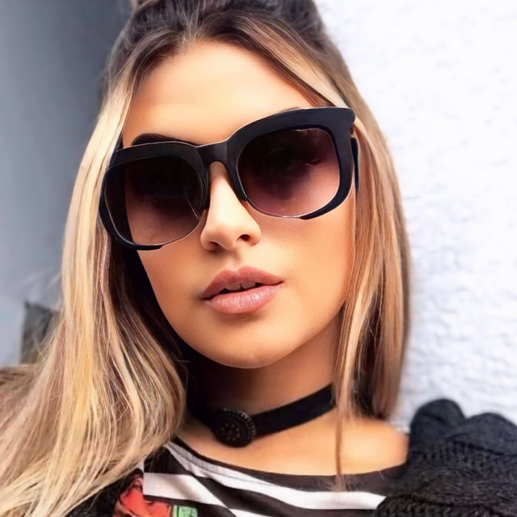 Oculos de sol Preto Vazado Quadrado Grande Degrade