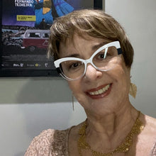 Carregar imagem no visualizador da galeria, Oculos Preto e Branco Retrô Elegante Valoriza o Rosto